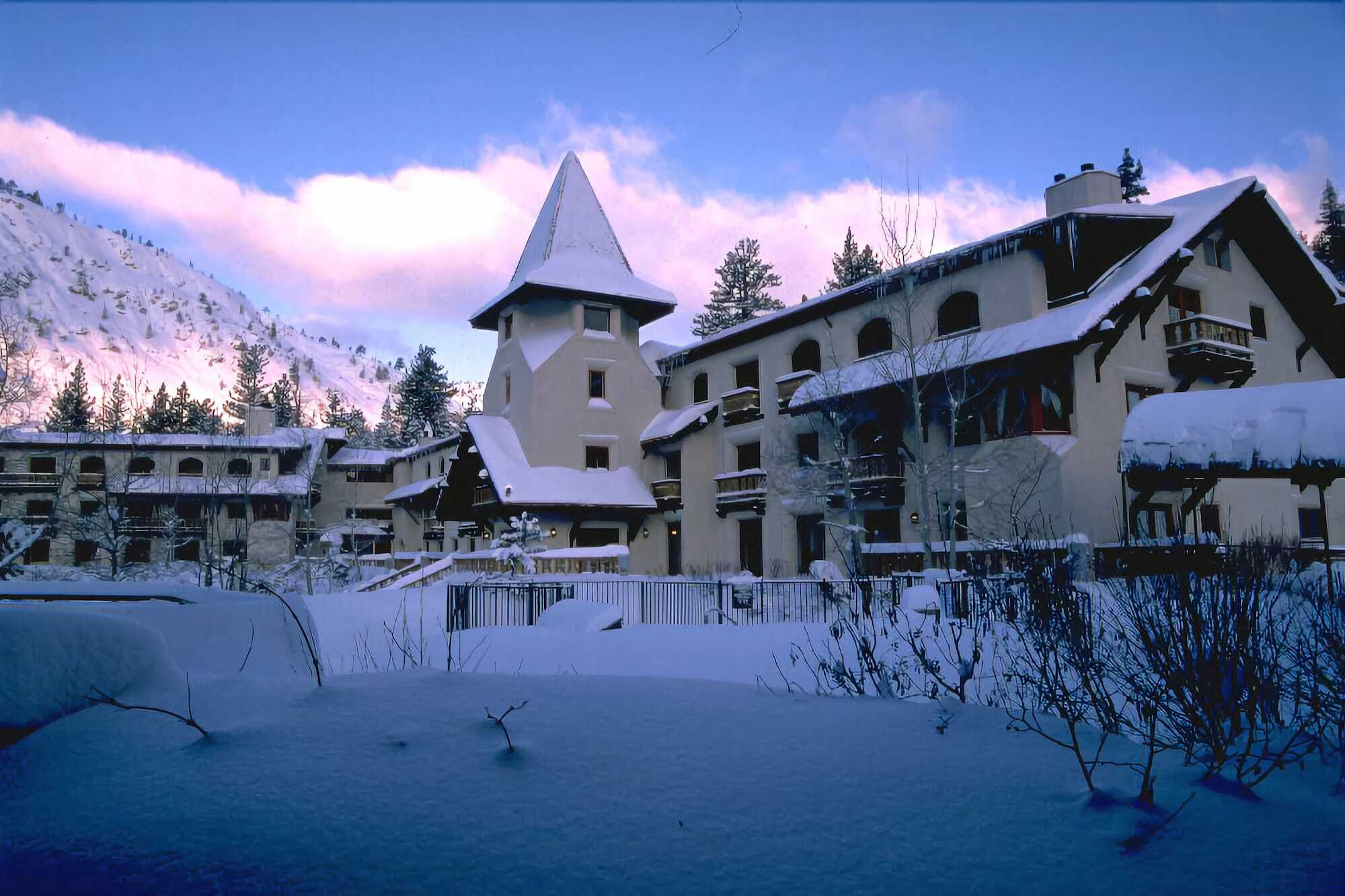 Olympic Village Inn Olympic Valley Olympic Valley  Exterior photo